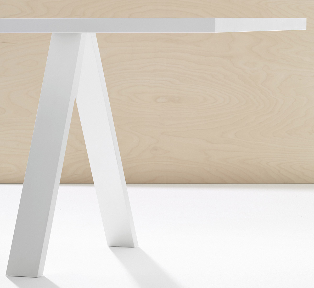 Arper Cross Table