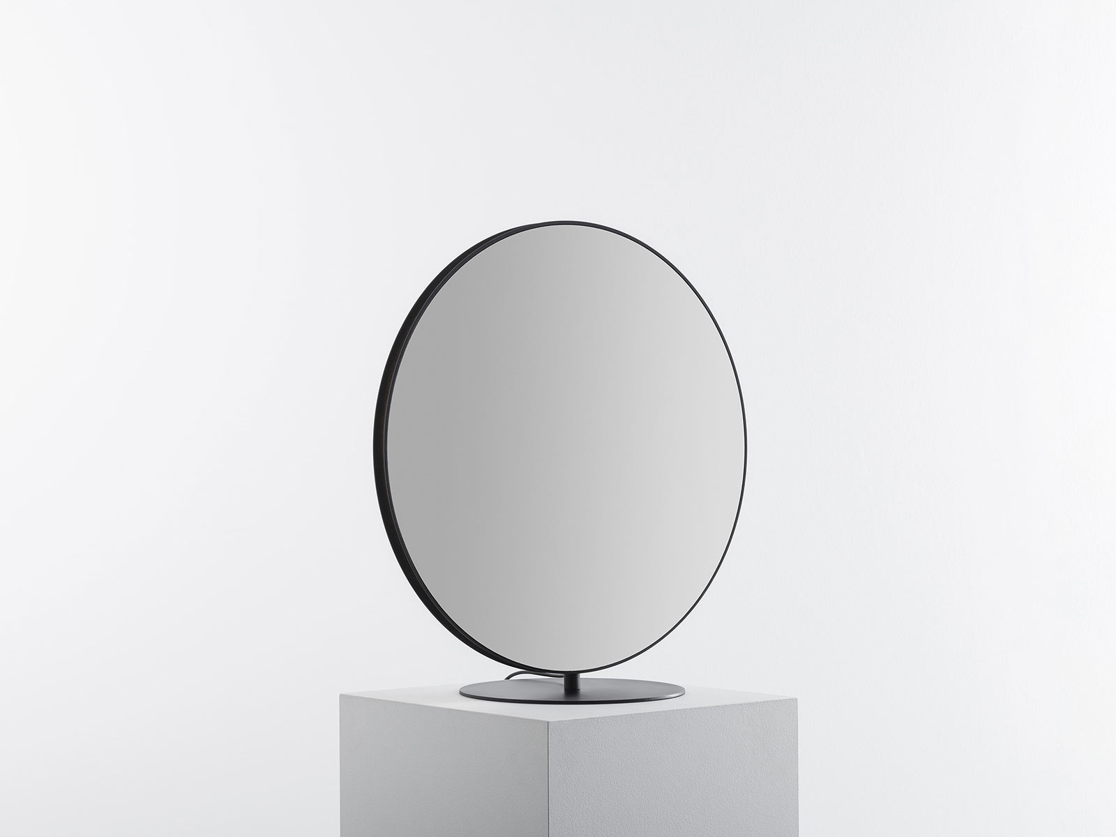 Artemide Seores Floor Lamp
