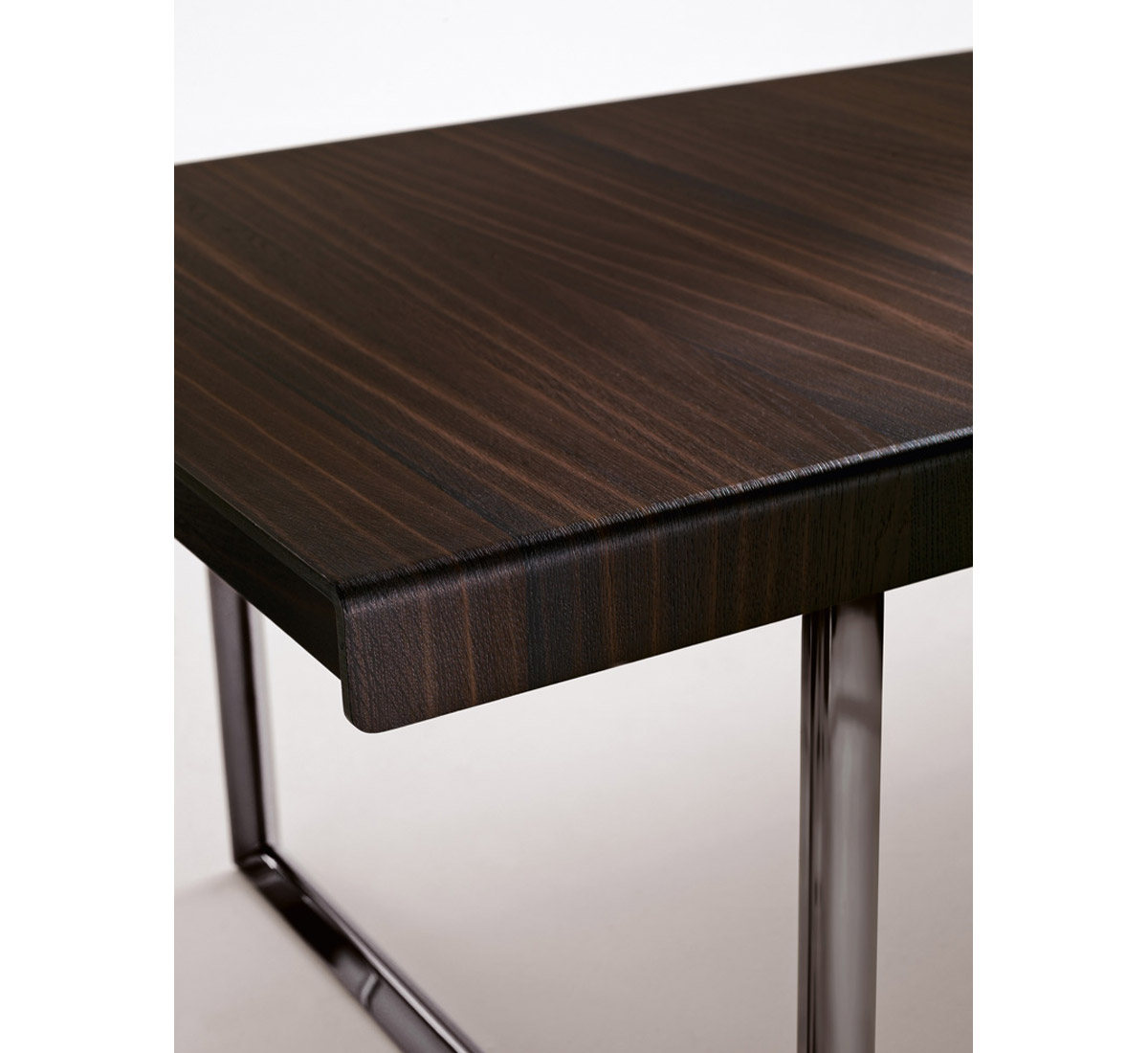 B B Italia Athos 12 Extendable Table