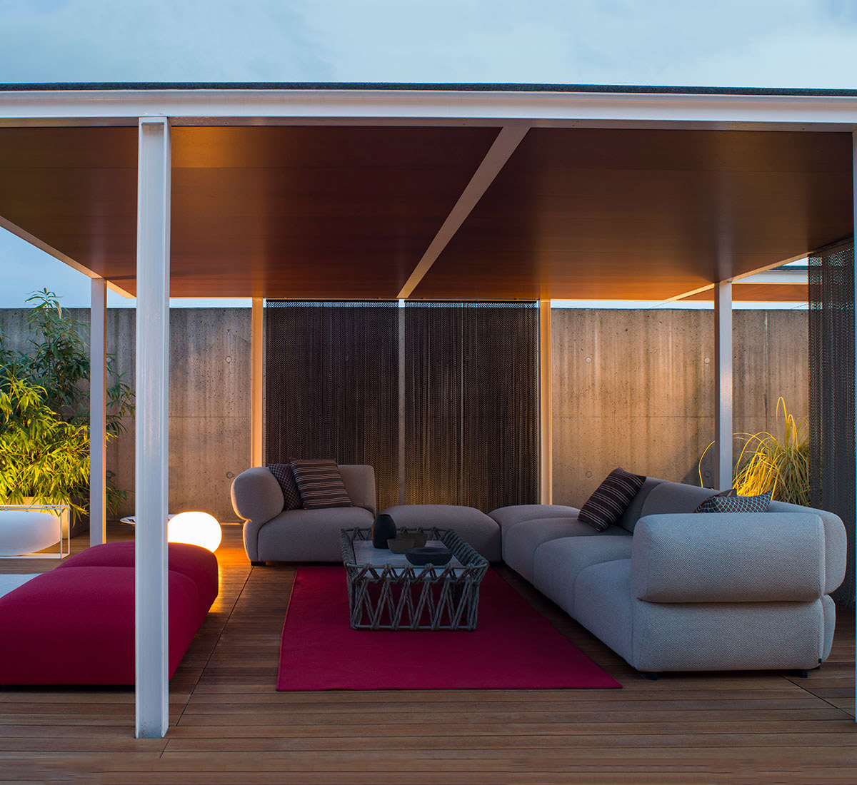 B B Italia Butterfly Collection Seating Outdoor B E