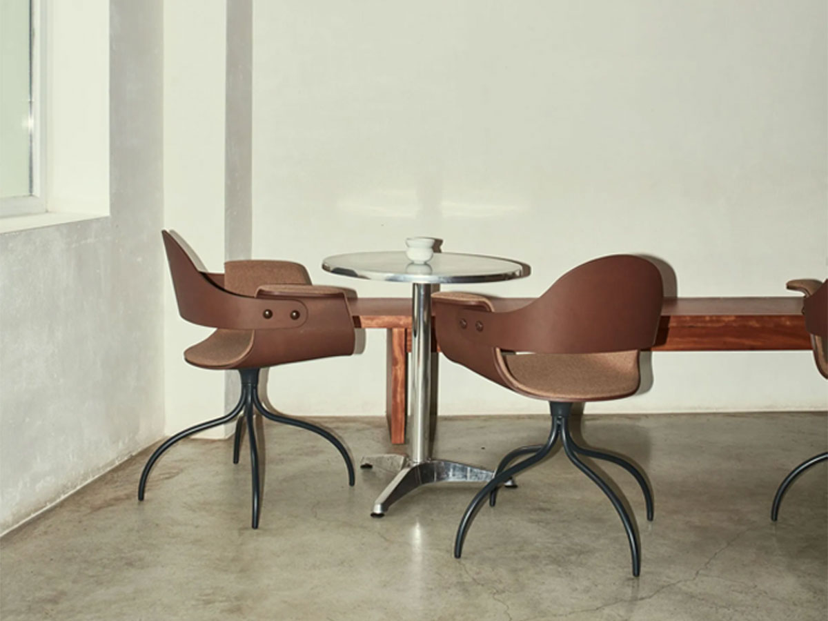 Barcelona Design Showtime Chair Swivel Base