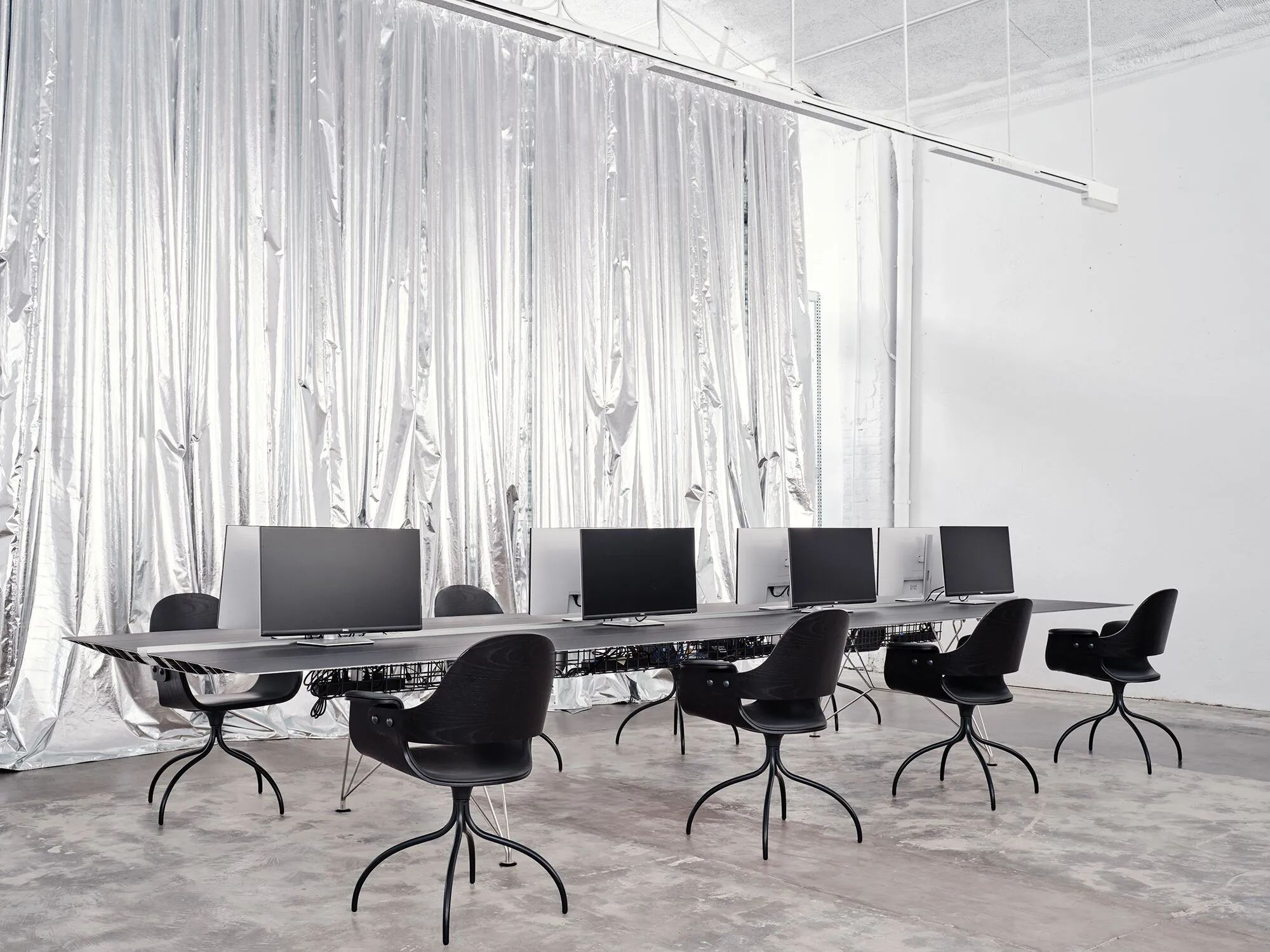 Barcelona Design Showtime Chair Swivel Base