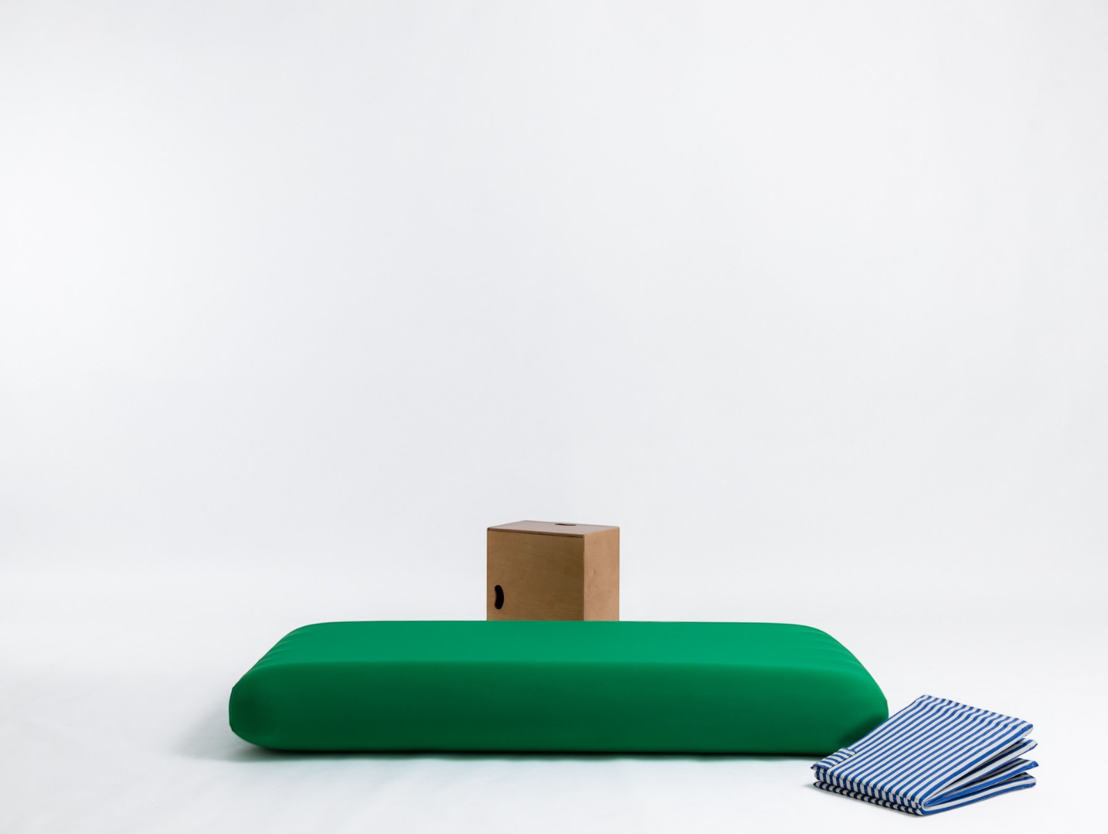 Campeggi Bienvenue Storage Box With Inflatable Mattress