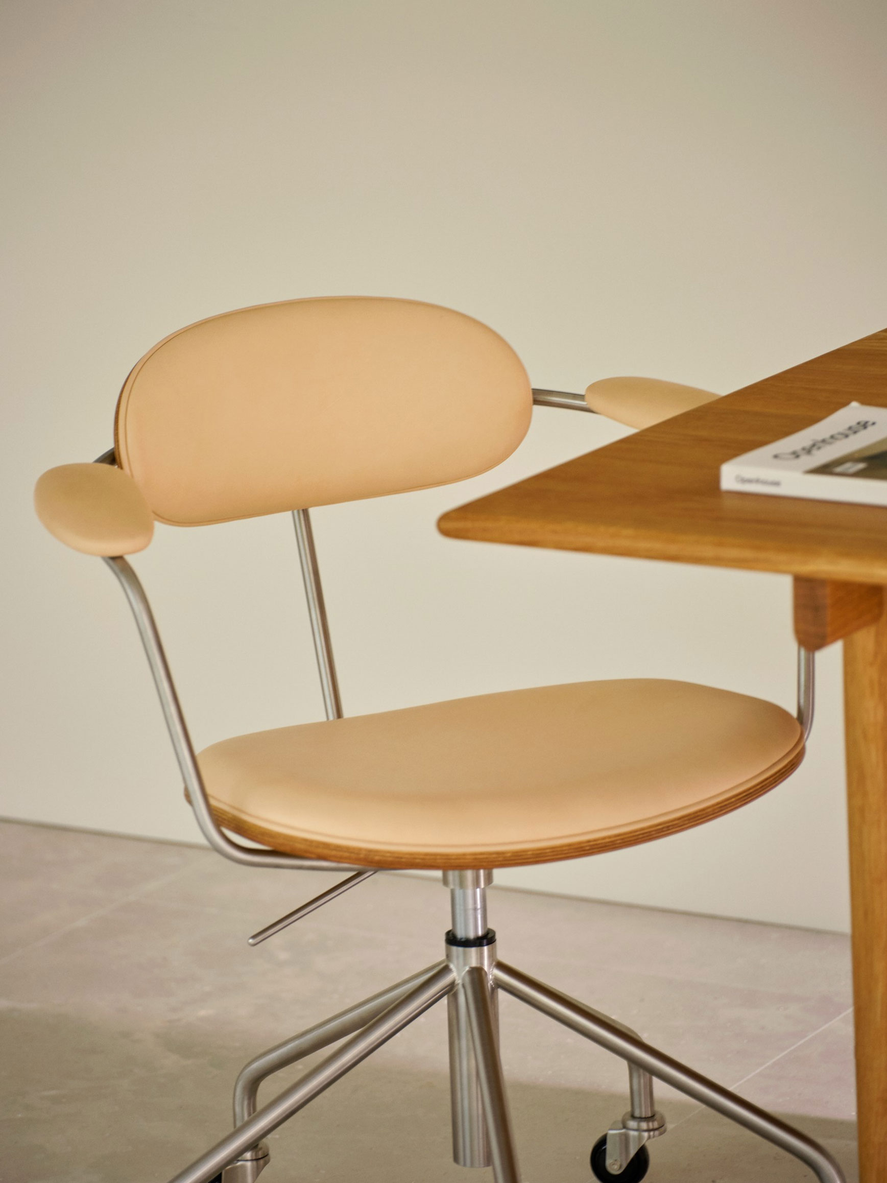Carl Hansen Son Ch621 Swivel Chair