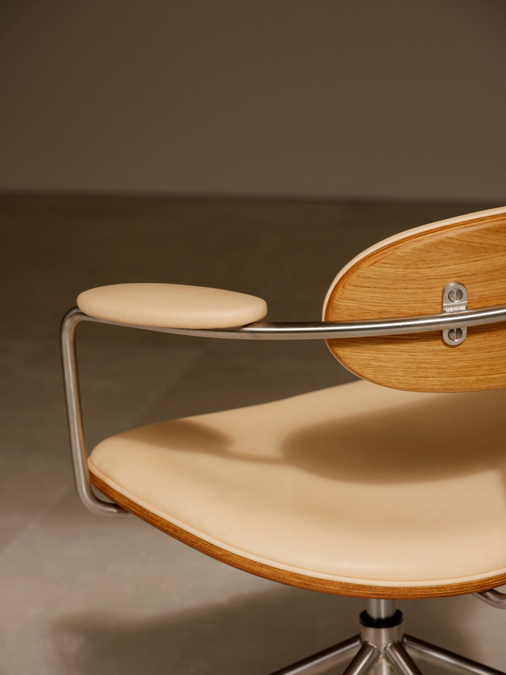 Carl Hansen Son Ch621 Swivel Chair