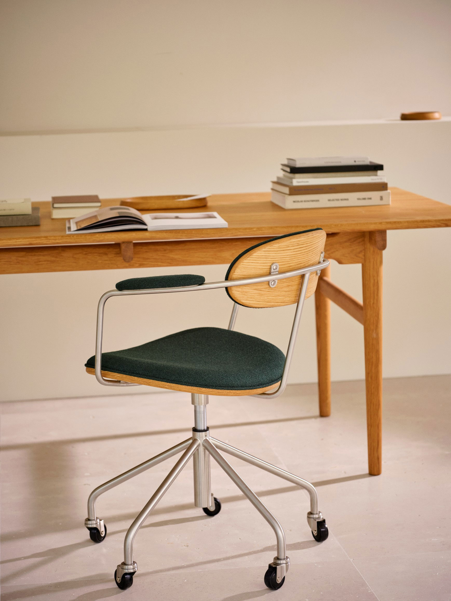 Carl Hansen Son Ch621 Swivel Chair