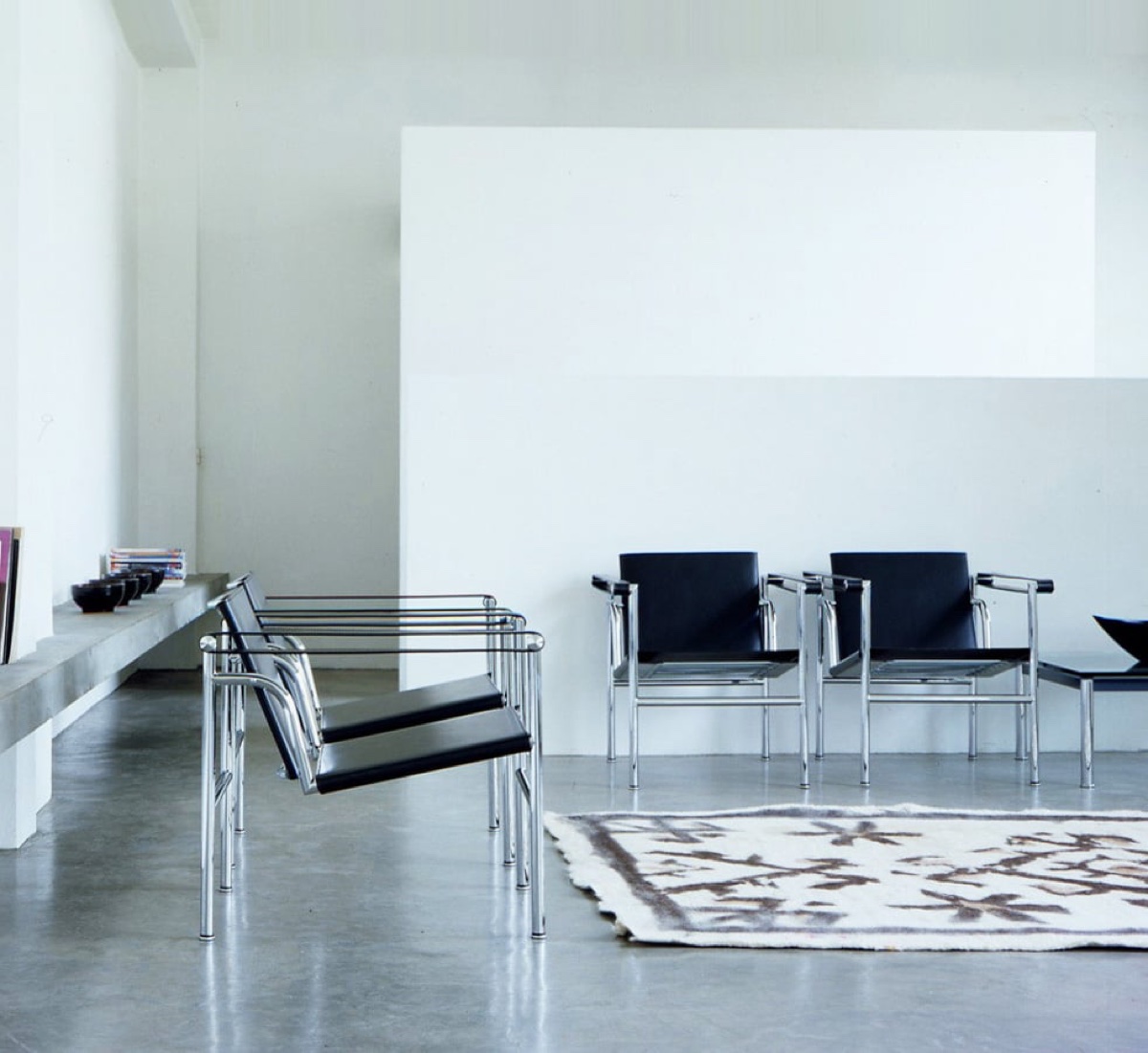 Cassina 1 Fauteuil Dossier Basculant Armchair Chrome Black Leather