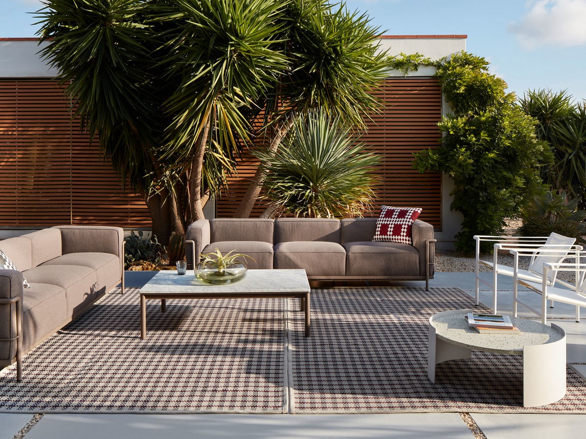Cassina 10 Table En Tube Outdoor Table