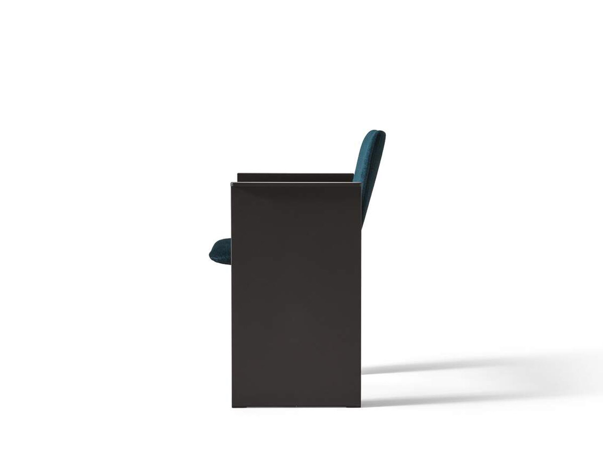 Cassina Flutz Chair 498