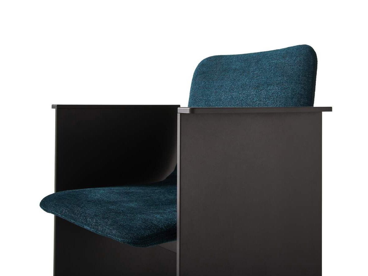 Cassina Flutz Chair 498