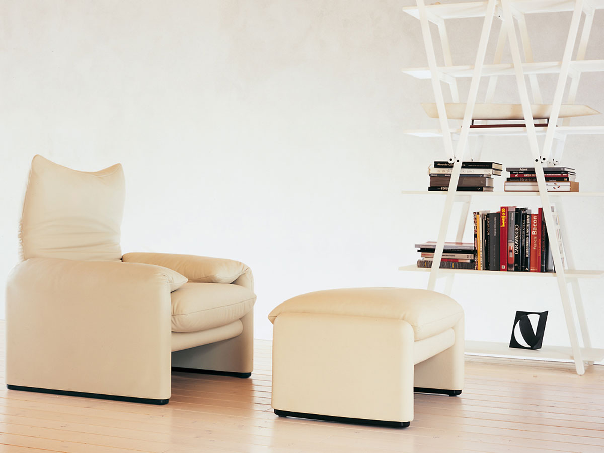 Cassina 675 Maralunga Armchair