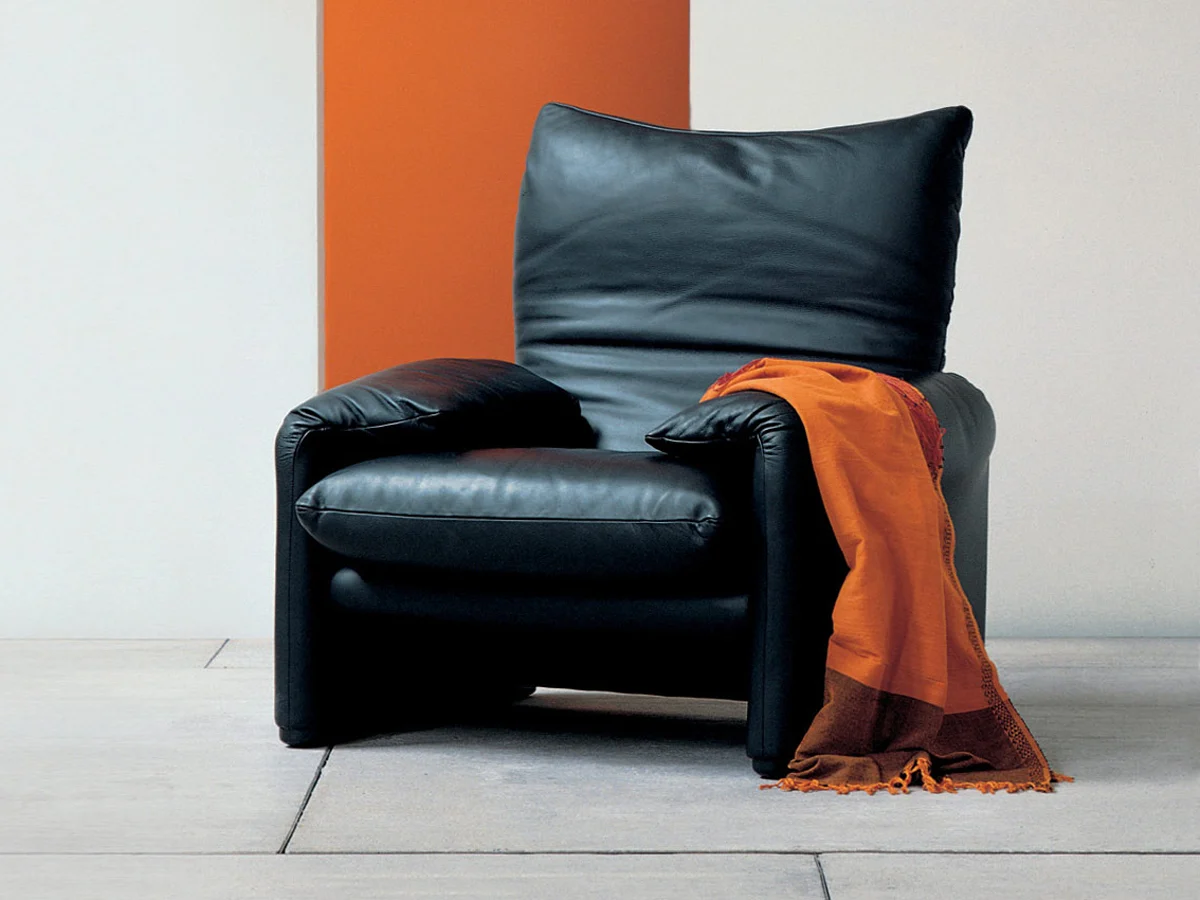 Cassina 675 Maralunga Armchair