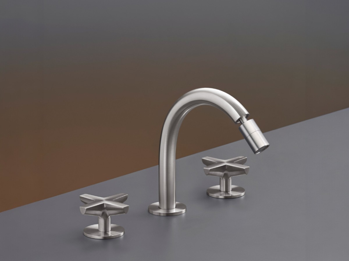 CEADESIGN Crx19 Bathroom Faucet Three Hole With Swivelling Spout