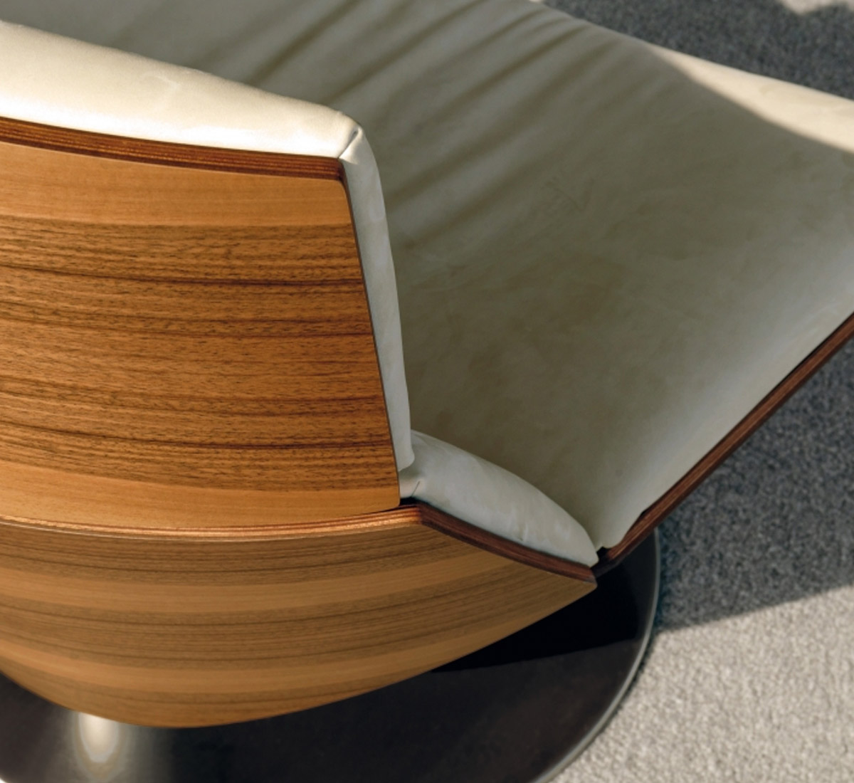 Désirée Divani Kara Armchair