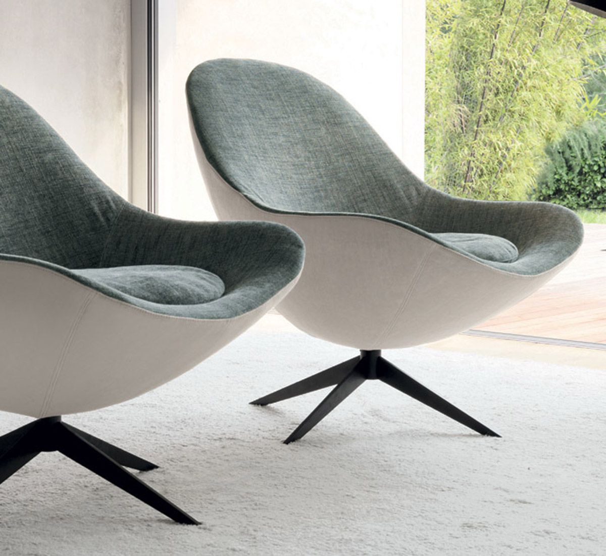 Désirée Divani Soor Armchair