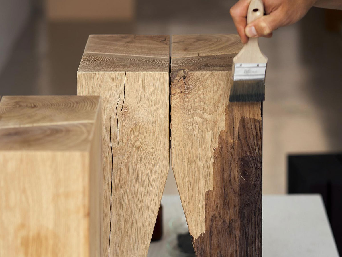 E15 Backenzahn Stool Black Oak 25th Anniversary Edition