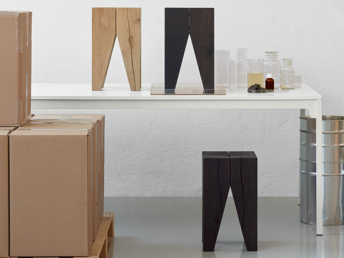 E15 Backenzahn Stool Black Oak 25th Anniversary Edition