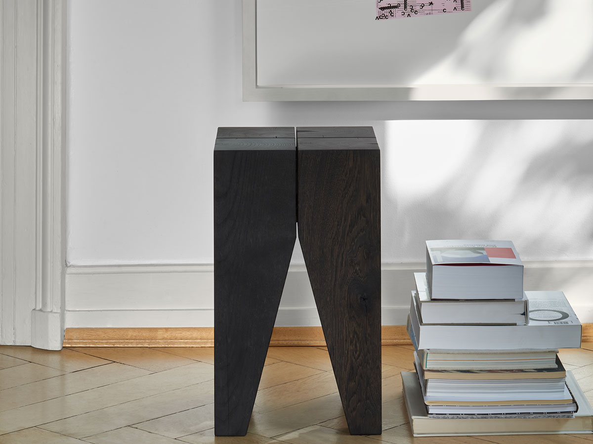 E15 Backenzahn Stool Black Oak 25th Anniversary Edition