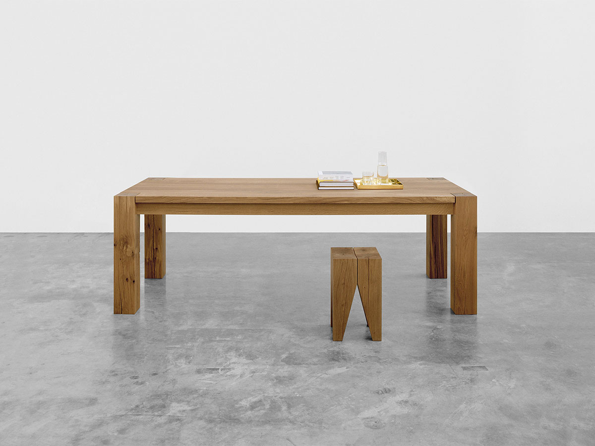 E15 Bigfoottm Table