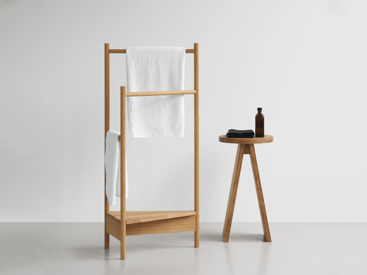 E15 Ek04 Tripod Towel Rack