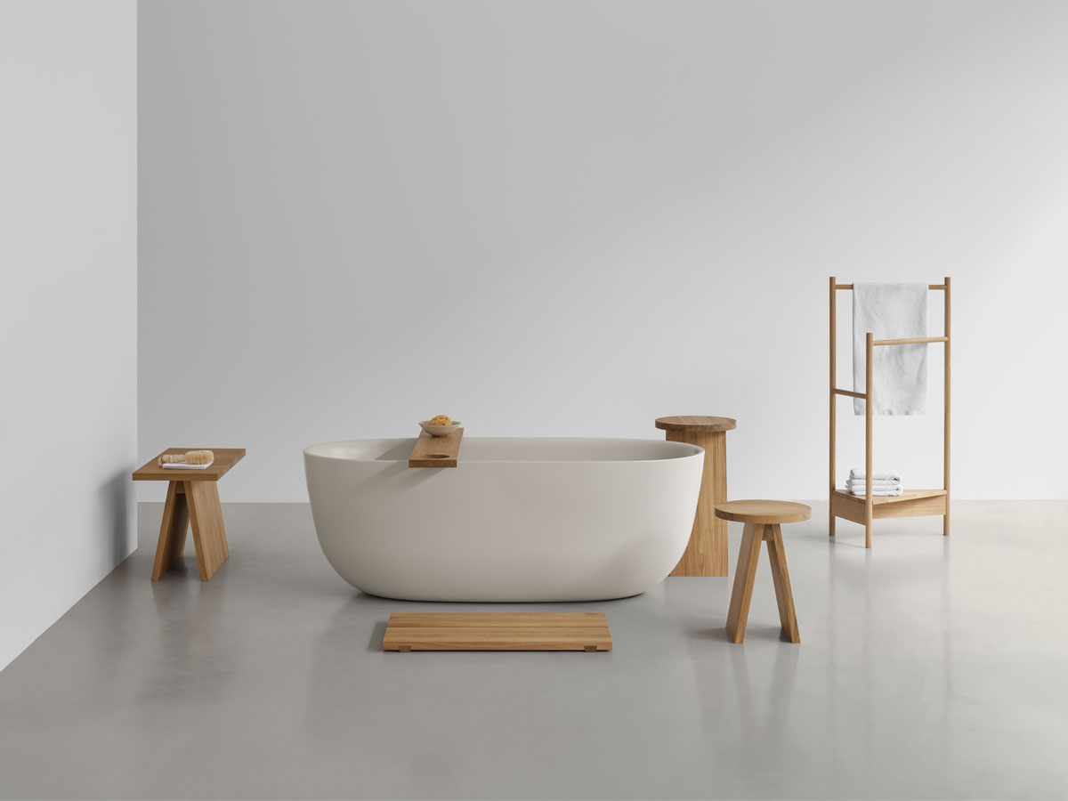 E15 Ek04 Tripod Towel Rack
