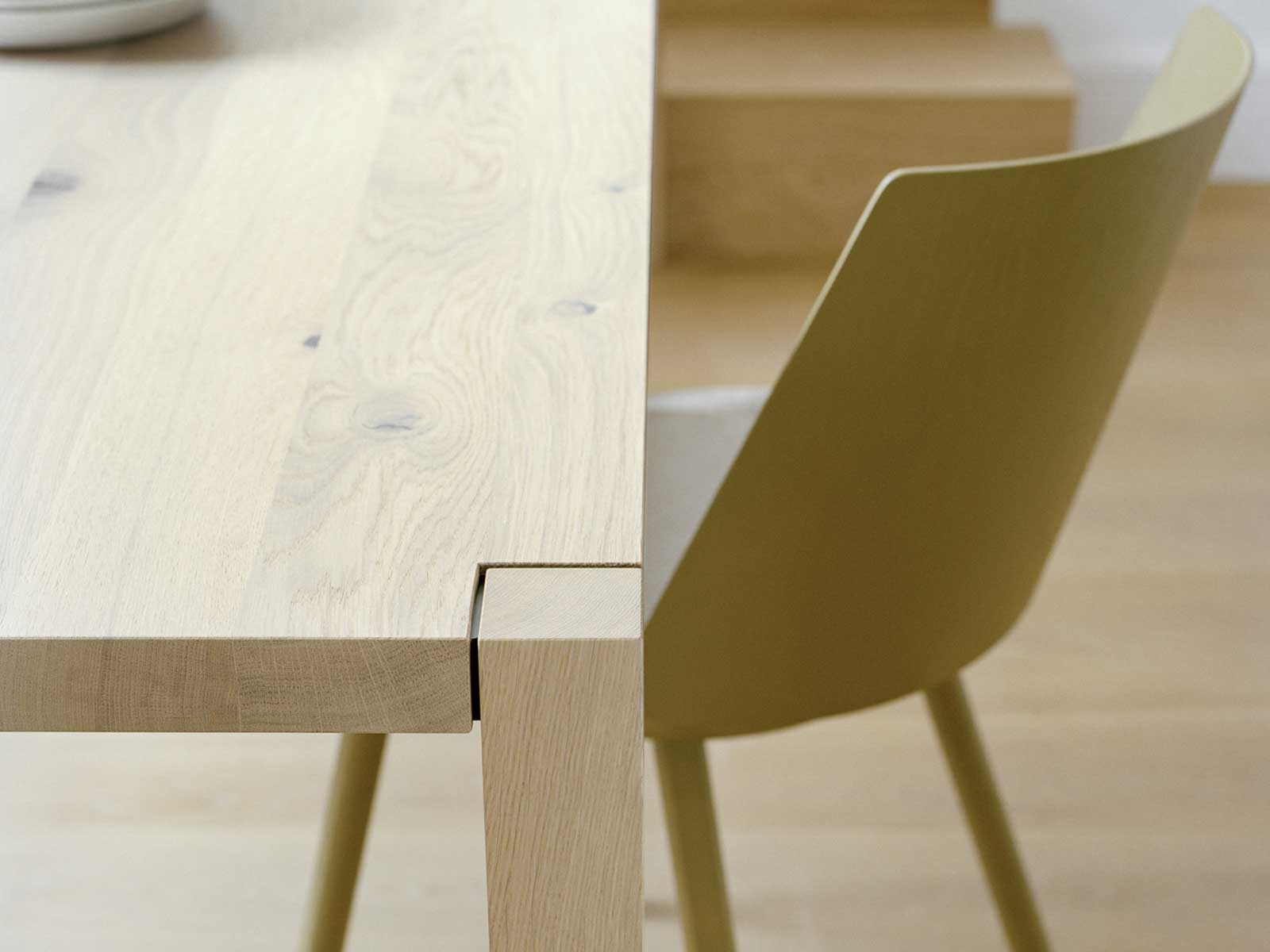E15 Sloane Table
