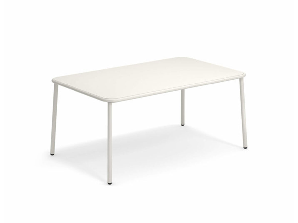 Emu Yard Table