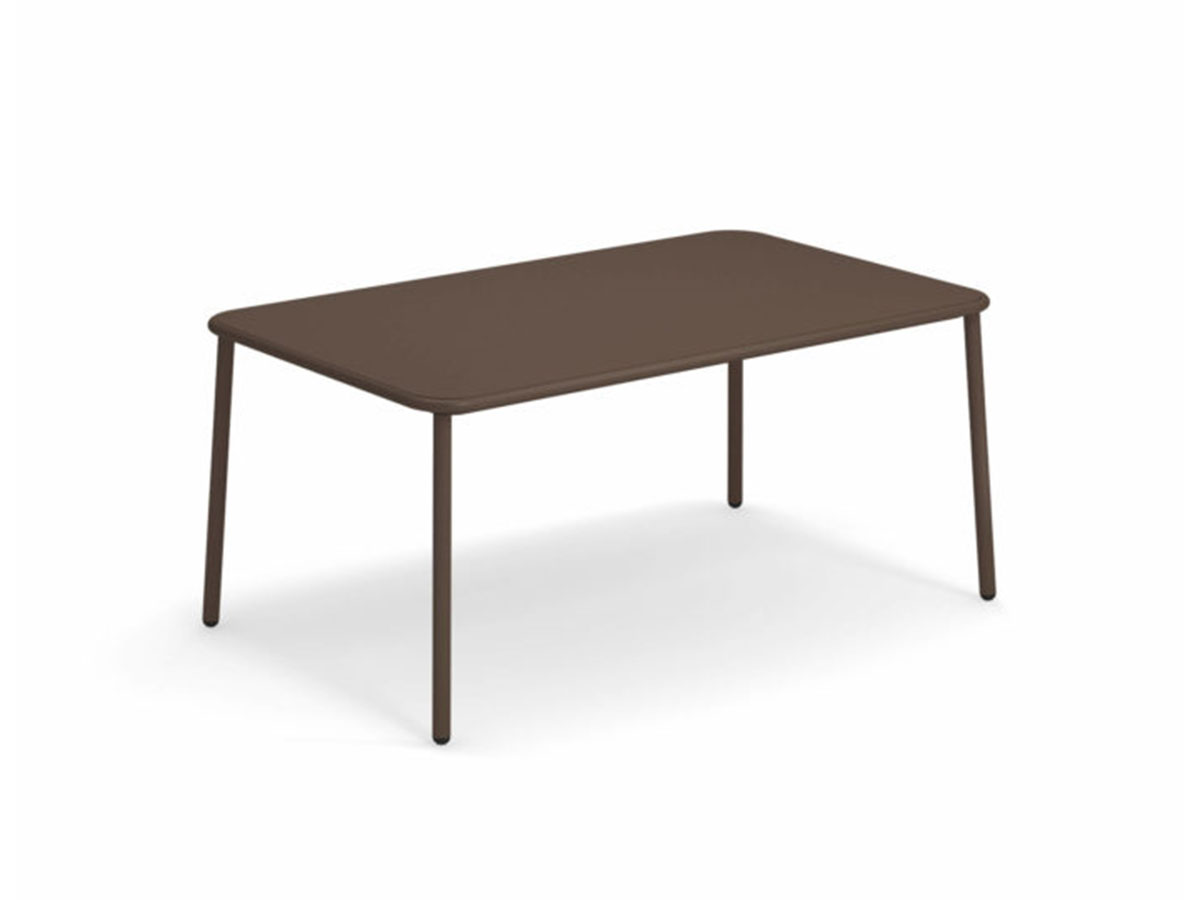 Emu Yard Table