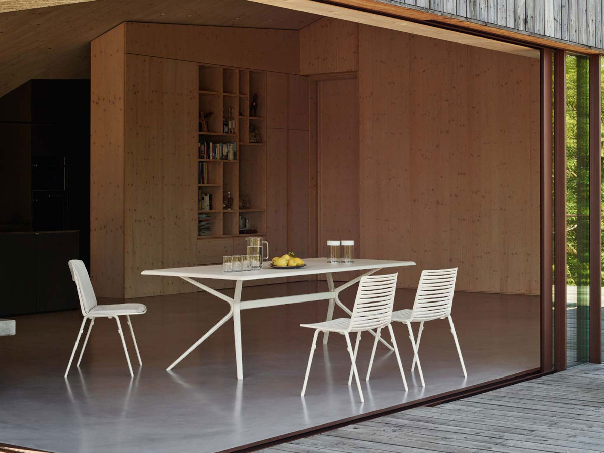 Fast Moai Table Outdoor