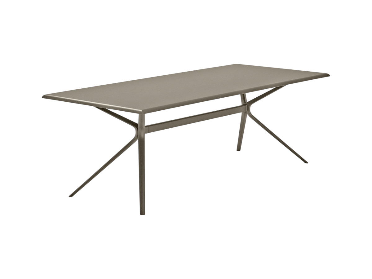 Fast Moai Table Outdoor