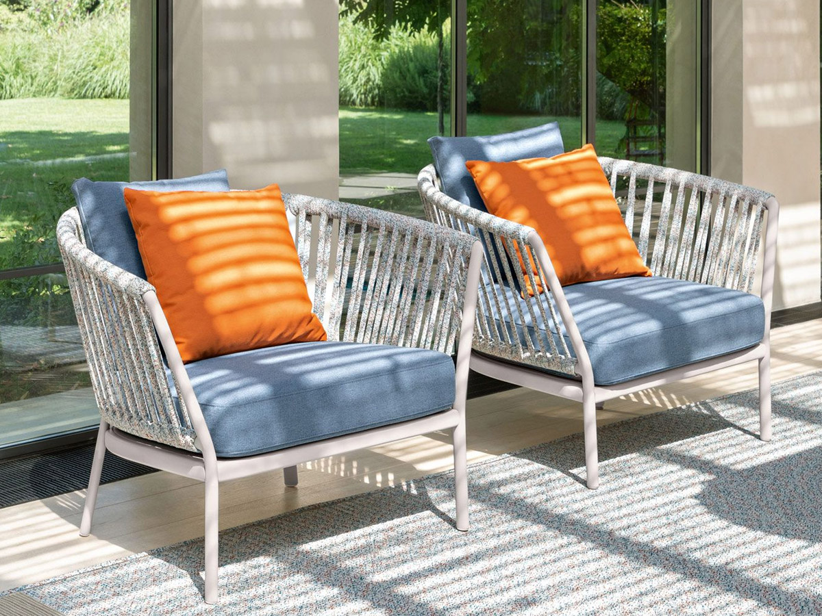 Fast Ria Armchair
