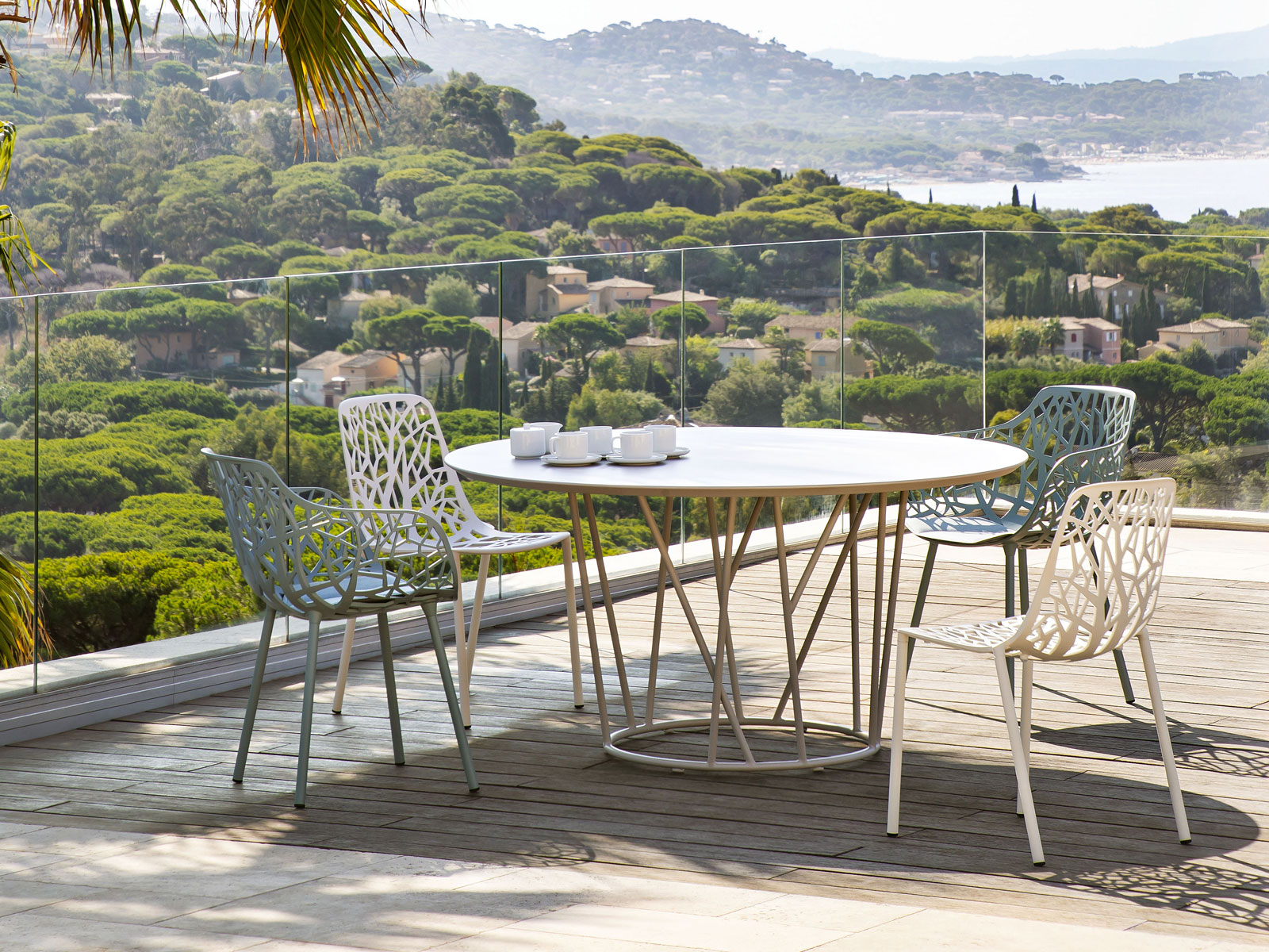 Fast Wild Dining Table