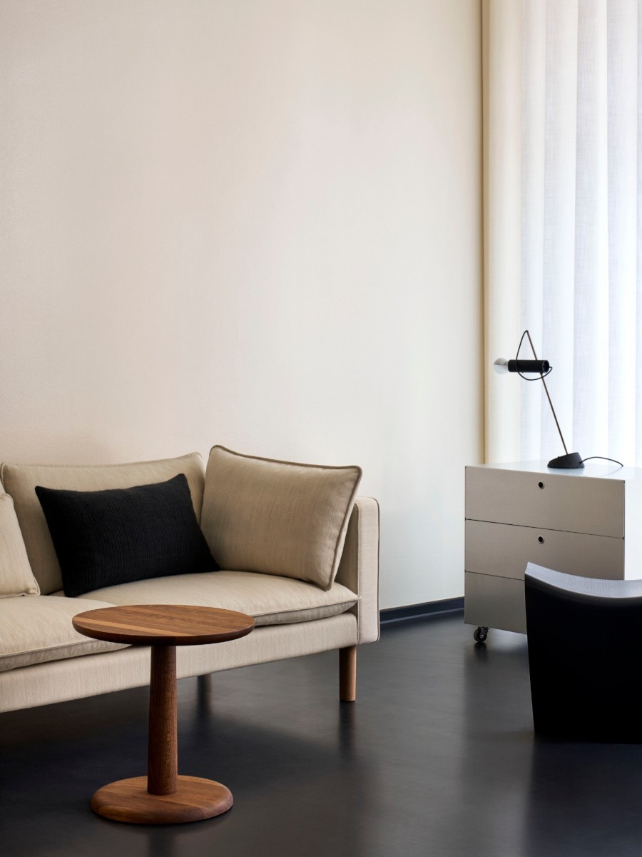 Fredericia Jota 2 Seater Sofa On Legs