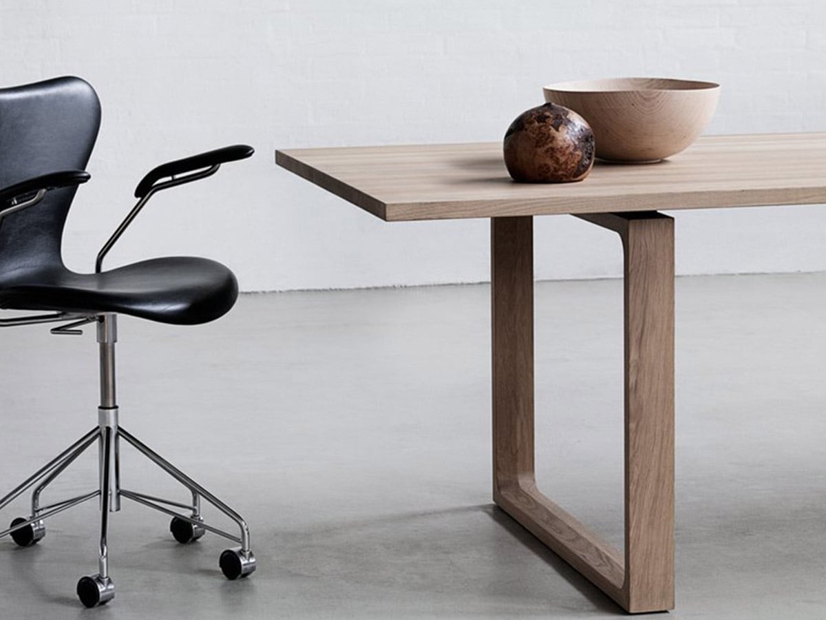 Fritz Hansen Essay Table