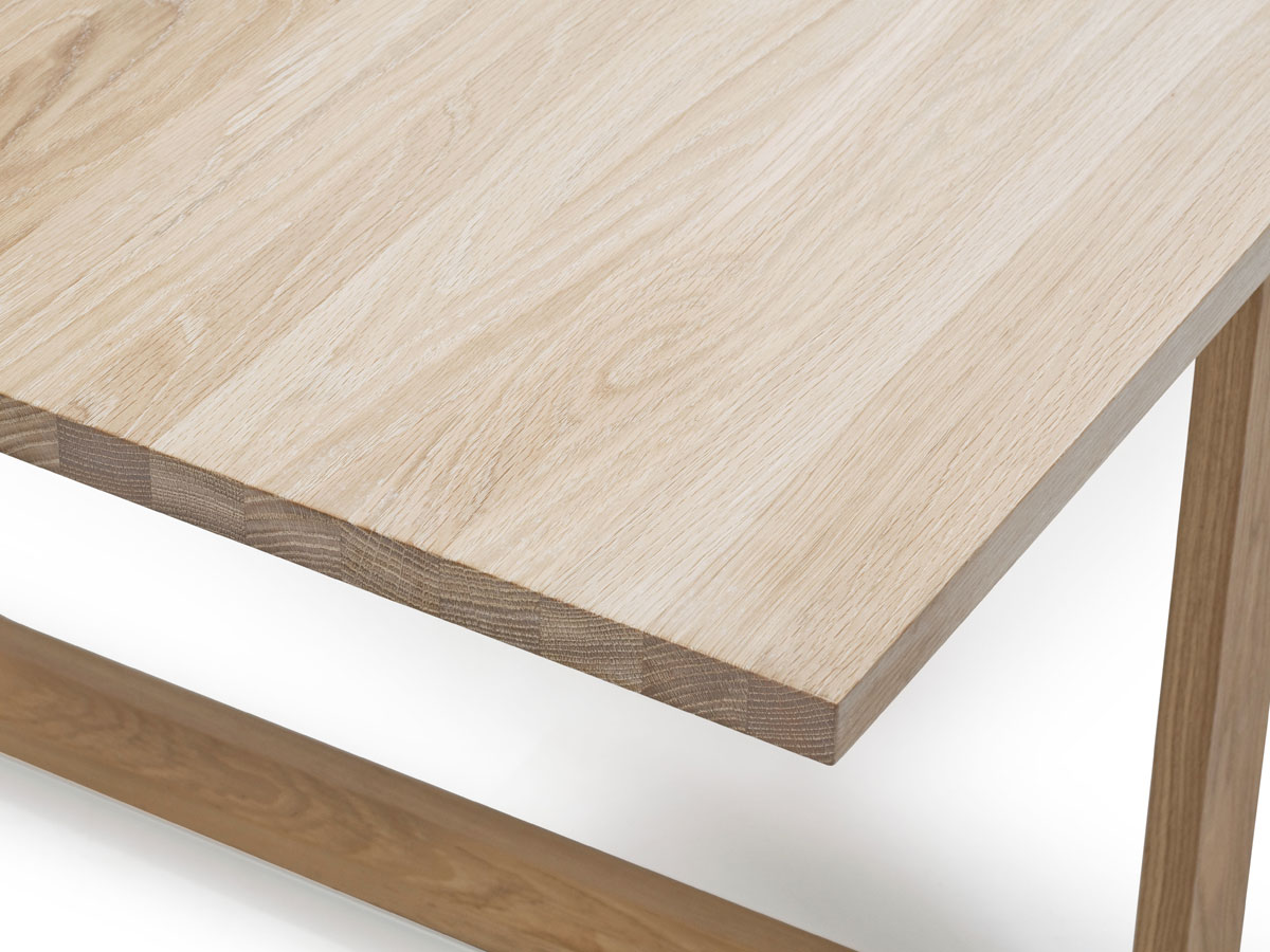 Fritz Hansen Essay Table