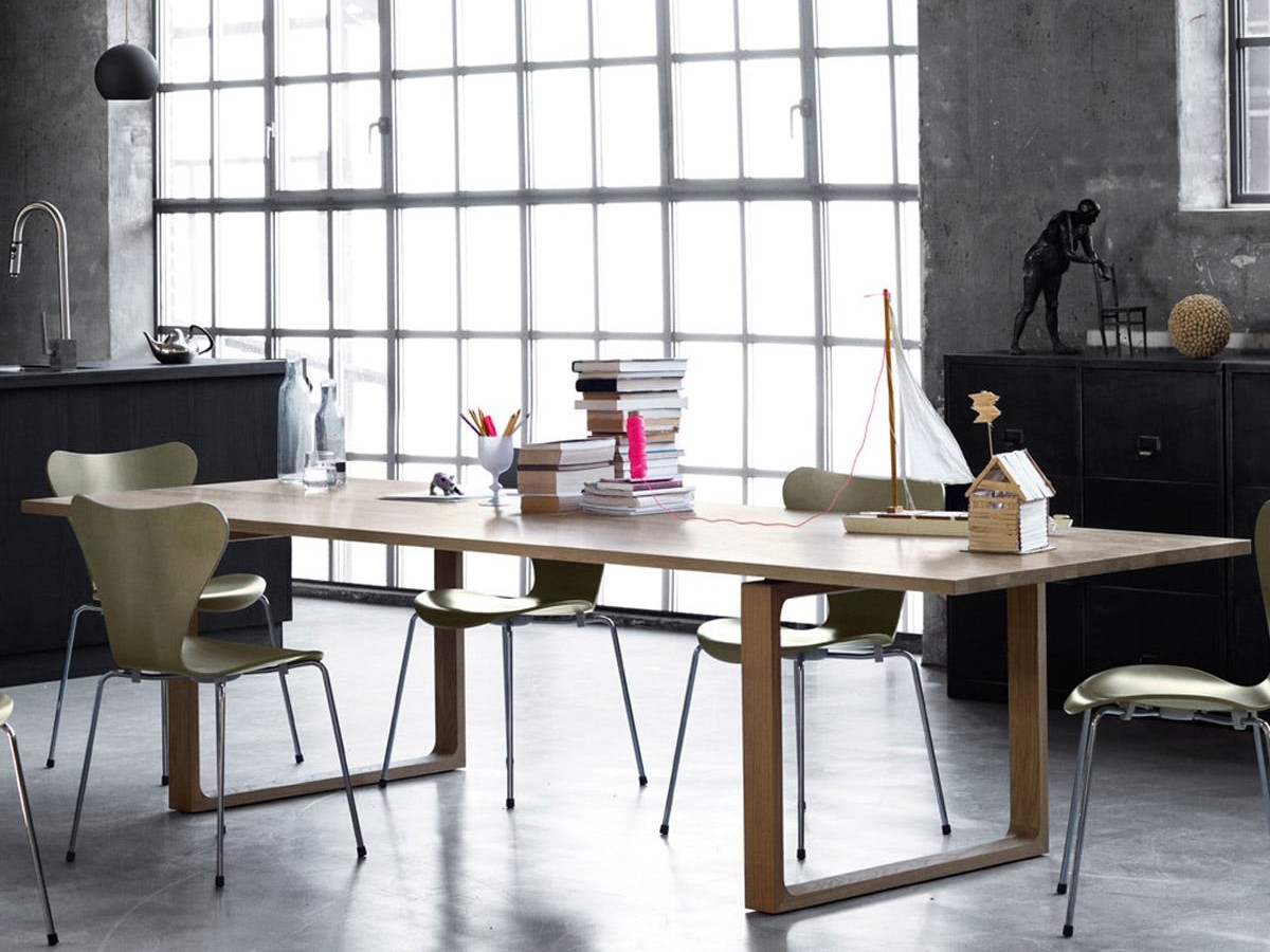 Fritz Hansen Essay Table