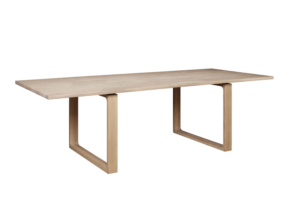 Fritz Hansen Essay Table