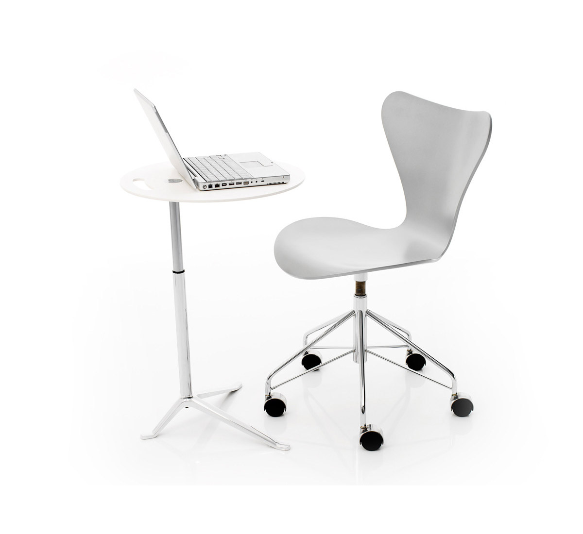 Fritz Hansen Series 7 Swivel Chair