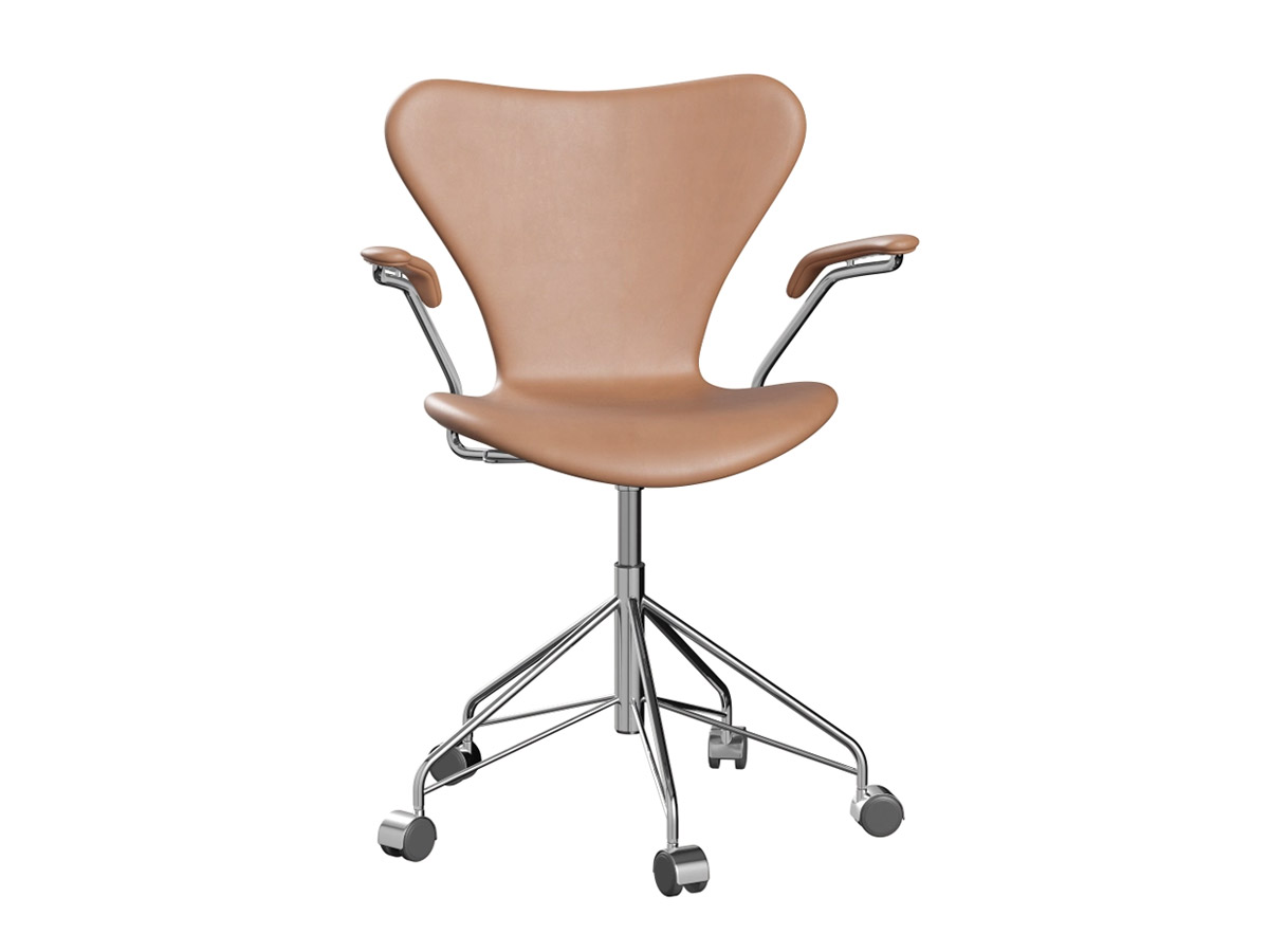 Fritz Hansen Series 7 Swivel Chair With Armrests