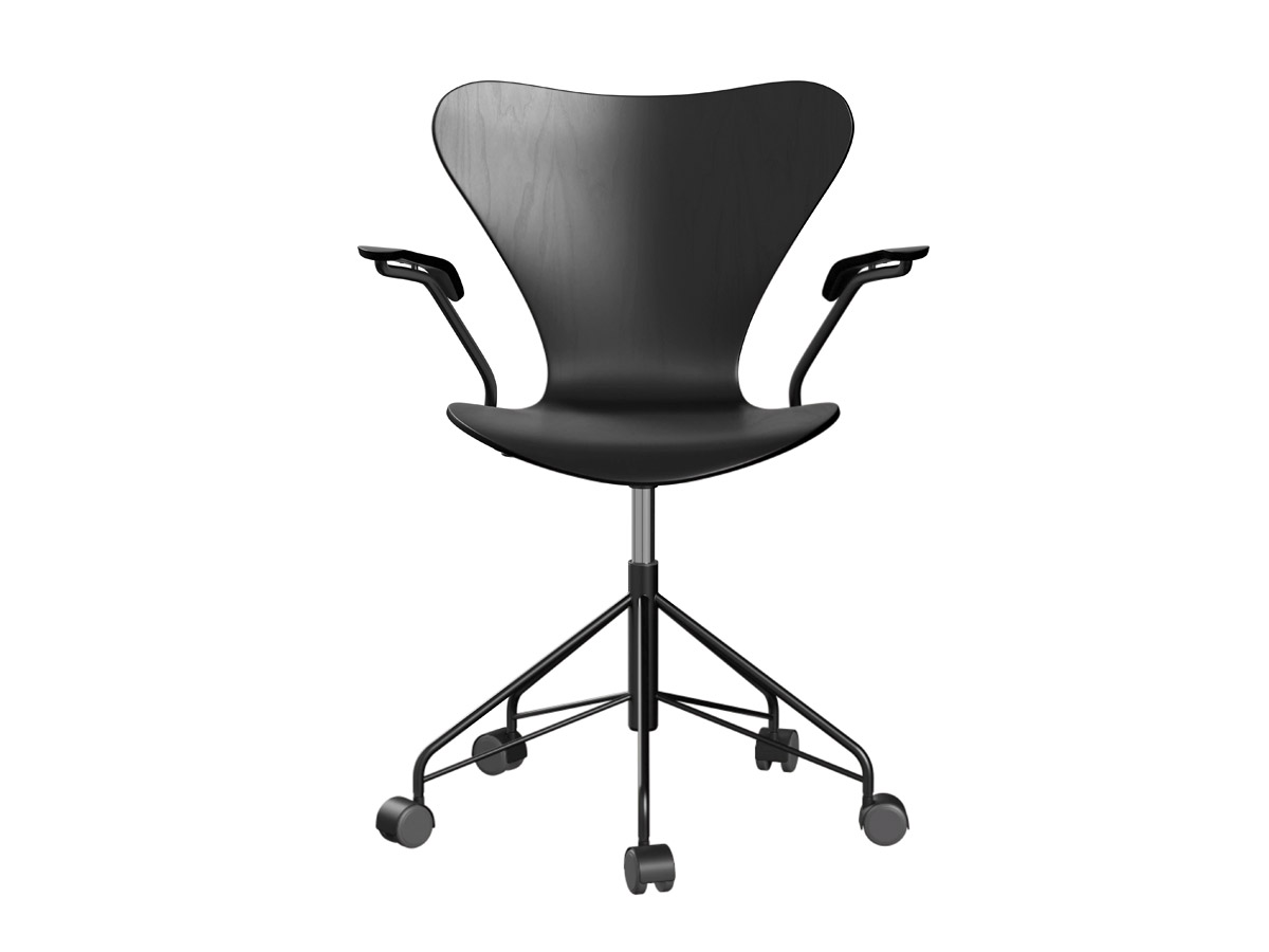 Fritz Hansen Series 7 Swivel Chair With Armrests