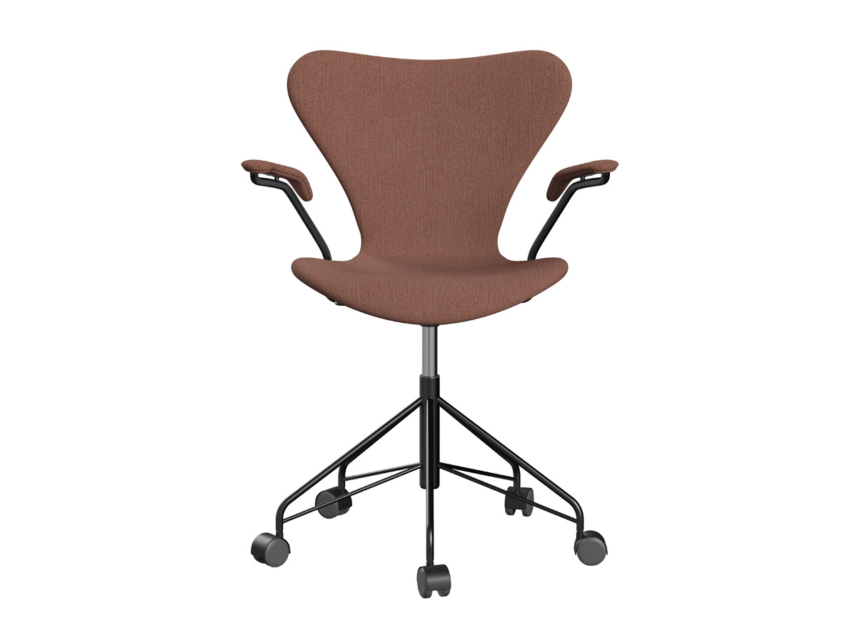 Fritz Hansen Series 7 Swivel Chair With Armrests
