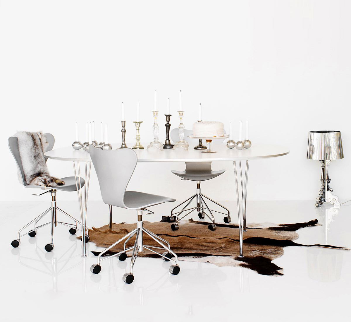 Fritz Hansen Series 7 Swivel Chair