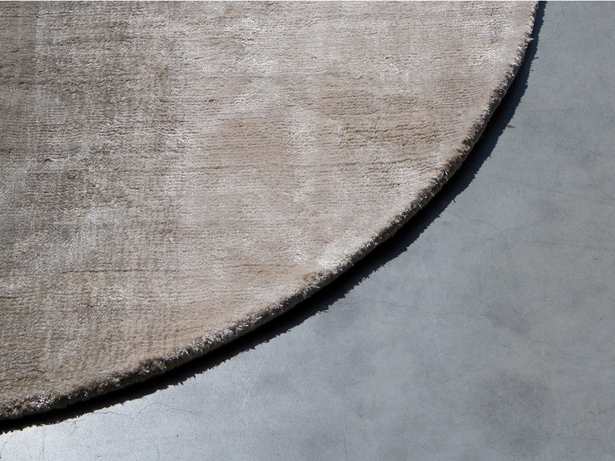G.T.DESIGN In Canto Acquerello Round Rug Bronze Ecru