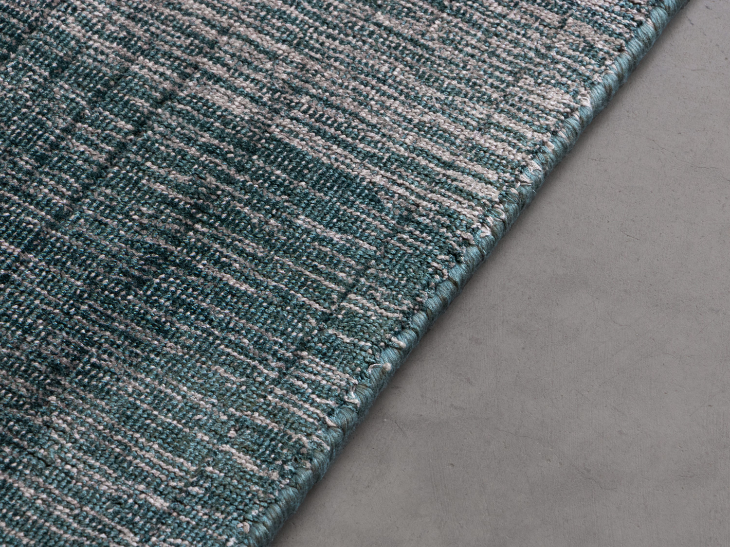 G.T.DESIGN Stripes Party Rug Acque Platino