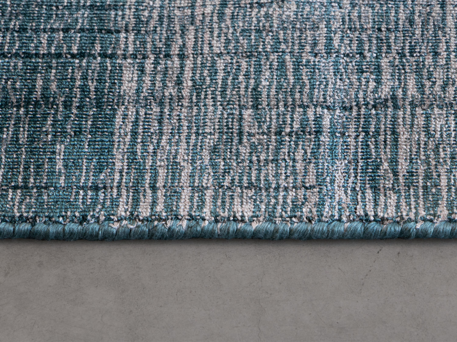 G.T.DESIGN Stripes Party Rug Acque Platino