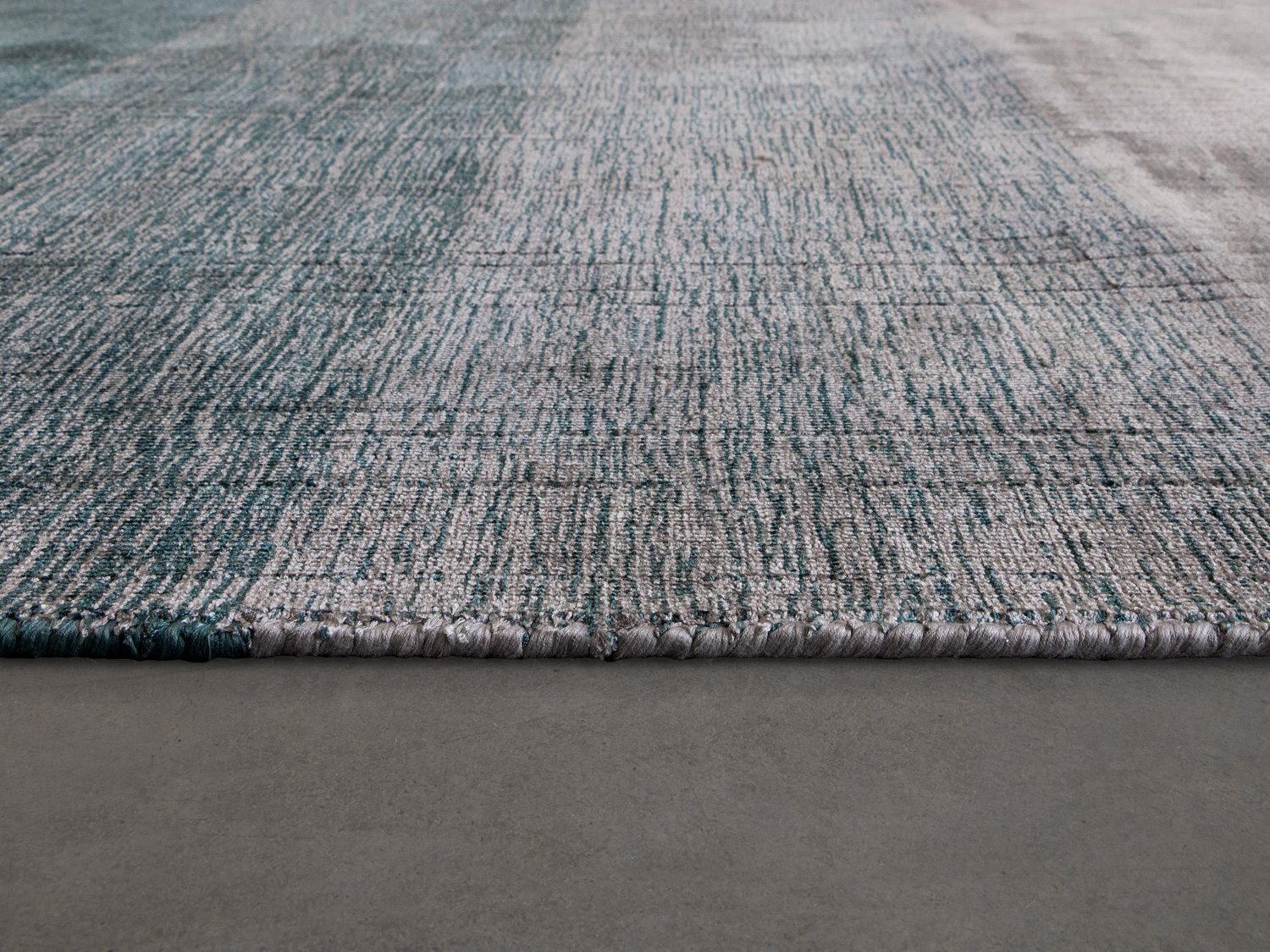 G.T.DESIGN Stripes Party Rug Acque Platino