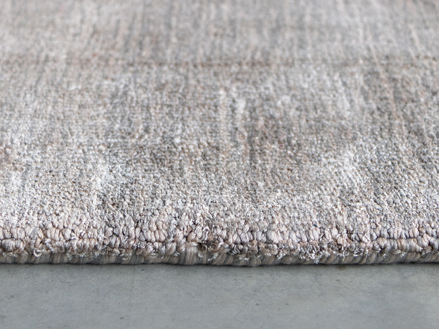 G.T.DESIGN Stripes Party Rug Platino Rose