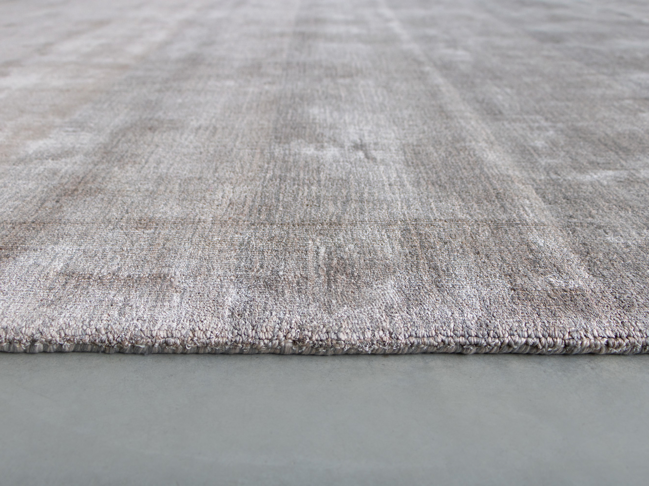 G.T.DESIGN Stripes Party Rug Platino Rose