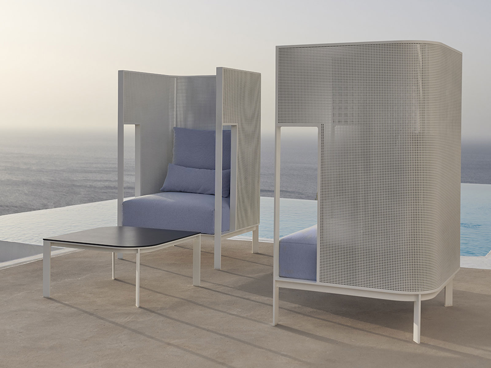 GandiaBlasco Solanas Cocoon Lounge Chair