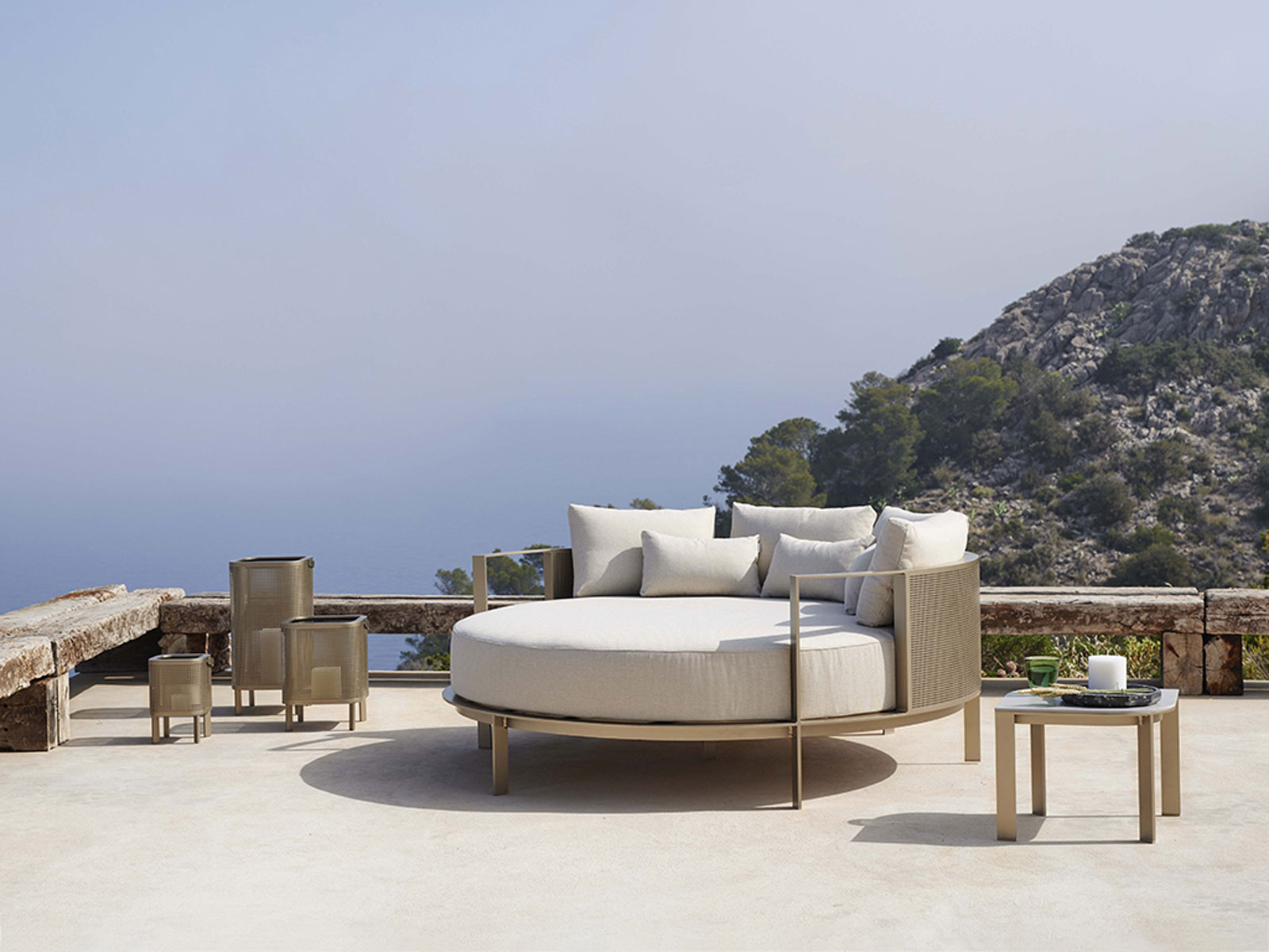 GandiaBlasco Solanas Round Chill Bed